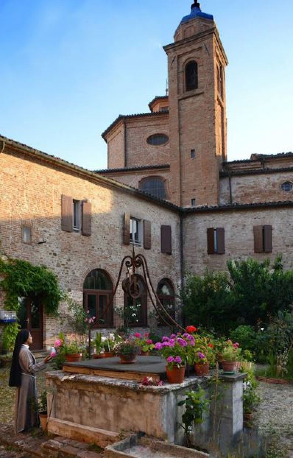 Il chiostro del convento Ss Caterina e Barbara a Santarcangelo - Foto Apt Servizi - Johnny Farabegoli