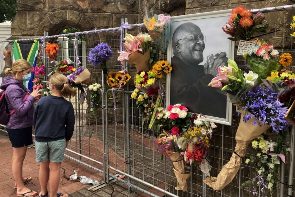 L'omaggio davanti alla chiesta di San Giorgio a Cape Town - Ansa