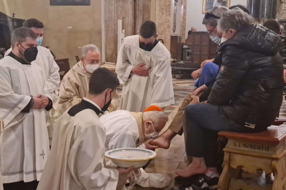 Il cardinale Bassetti durante il rito della lavanda dei piedi - Arcidiocesi di Perugia-Città della Pieve