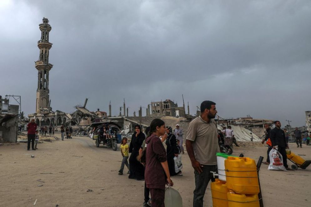 Palestinesi in movimento da Rafah dopo l'ordine di evacuazione - ANSA