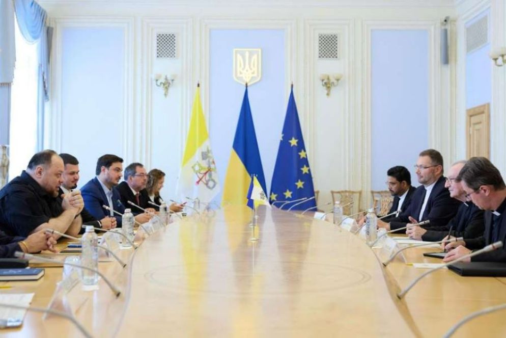 Il colloquio fra il cardinale Pietro Parolin e il presidente del Parlamento, Ruslan Stefanchuk, con le rispettive delegazioni - Verchovna Rada