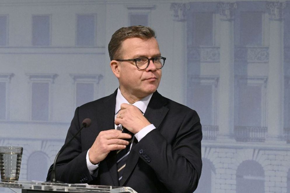 Il primo ministro finlandese Petteri Orpo in conferenza stampa - Reuters