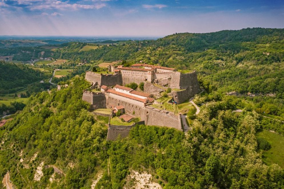 L’imponente Forte di Gavi domina tutta la zona - Consorzio del Gavi