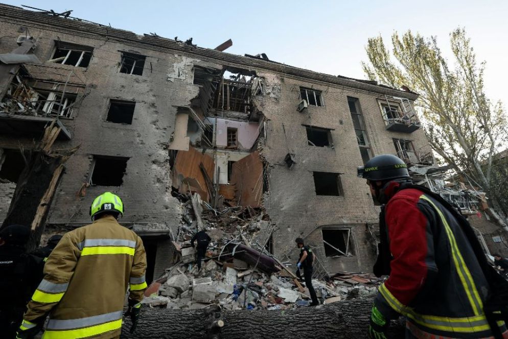 Uno dei recenti bombardamenti russi nella città di Zaporizhzhia - Ansa