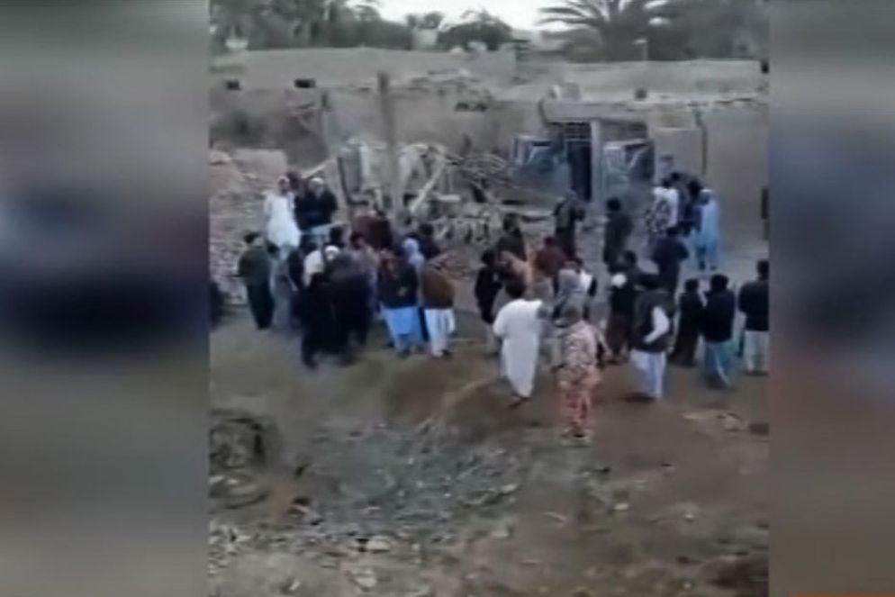 La devastazione dopo l'attacco pachistano nel villaggio di Saravan, nella provincia iraniana del Sistan Belucistan - ANSA