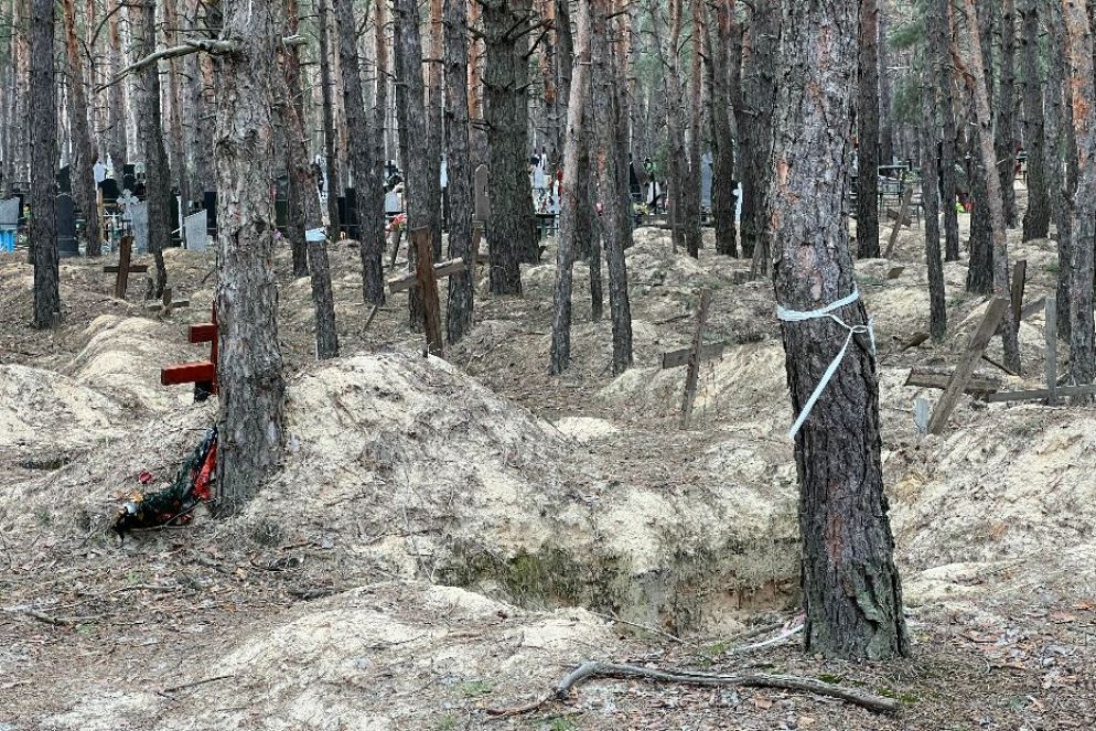 A Izyum la più grande fossa comune scoperta dall'inizio della guerra - Gambassi