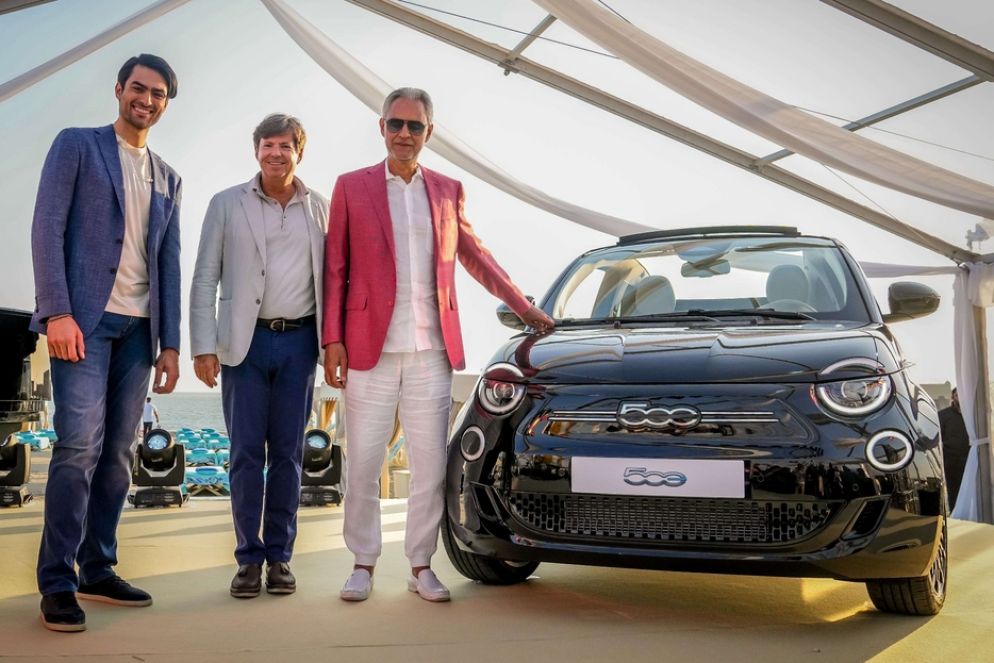 Matteo Bocelli, Olivier Francoise (Fiat) e Andrea Bocelli con la nuova 500 La Prima by Bocelli - .