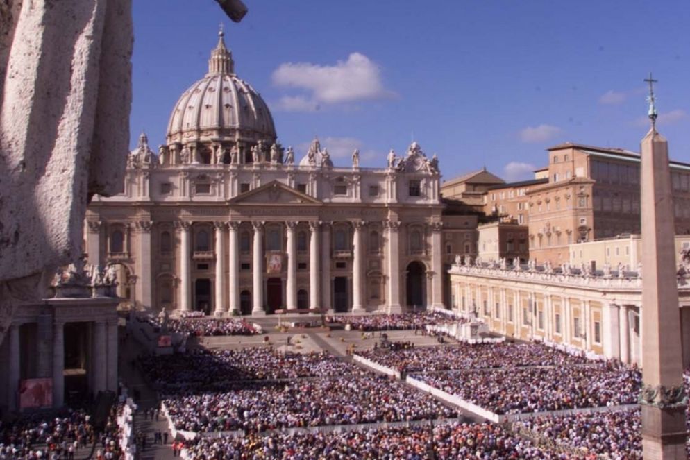 Folla in Piazza San Pietro per il 50° di proclamazione del dogma - Siciliani