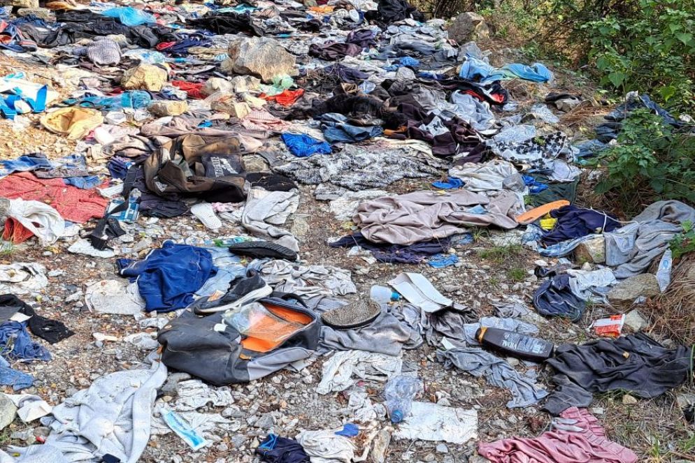 Migranti lungo il fiume Roja - .