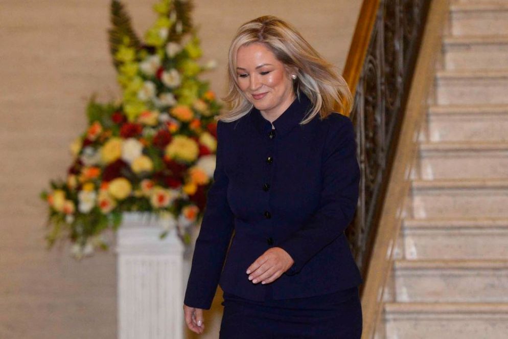 La nuova premier nordirlandese Michelle O'Neill all'ingresso del parlamento di Stormont a Belfast - Ansa