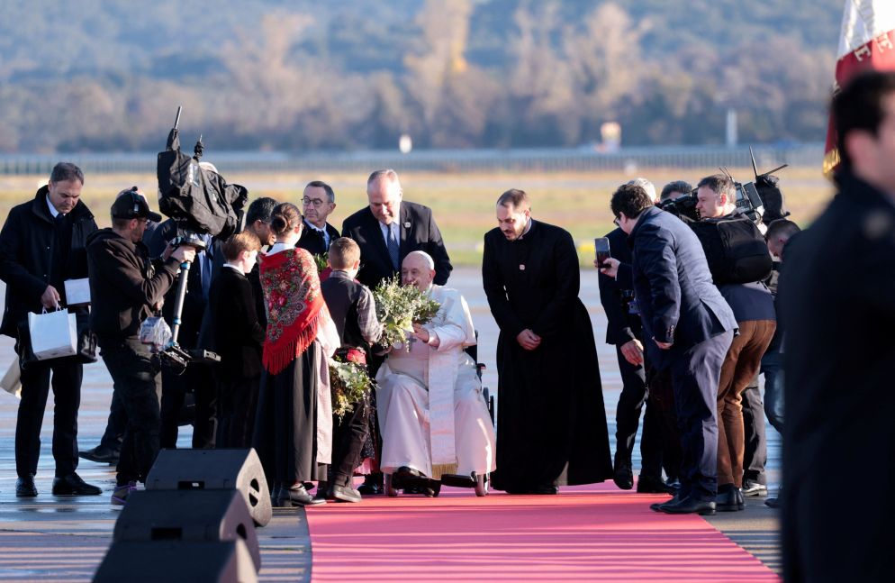 L'arrivo all'aeroporto Napoleone Bonaparte di Ajaccio - Reuters