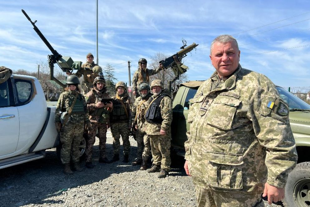 Andriy Verlatyi, fondatore della brigata partigiana Dftg formata da 150 volontari civili che abbatte i droni sui cieli di Kiev - Gambassi