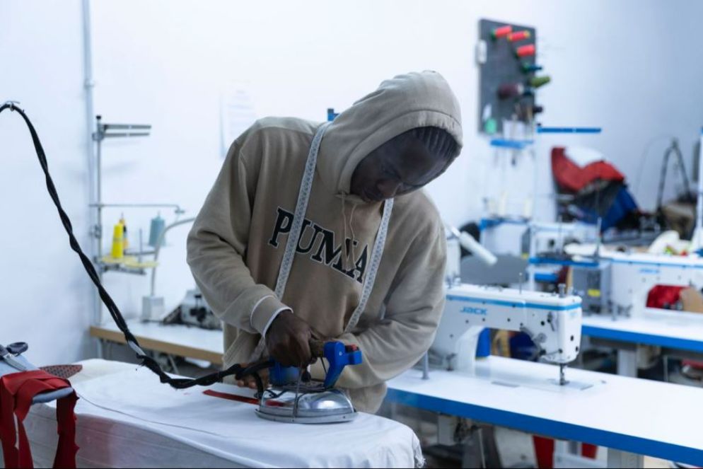 Victory, il giornale della Nigeria, sbarcato in Sicilia e accolto dalla rete Sai che lavora nella "Sartoria Sociale - Lab & Shop" di Palermo - Sai Palermo