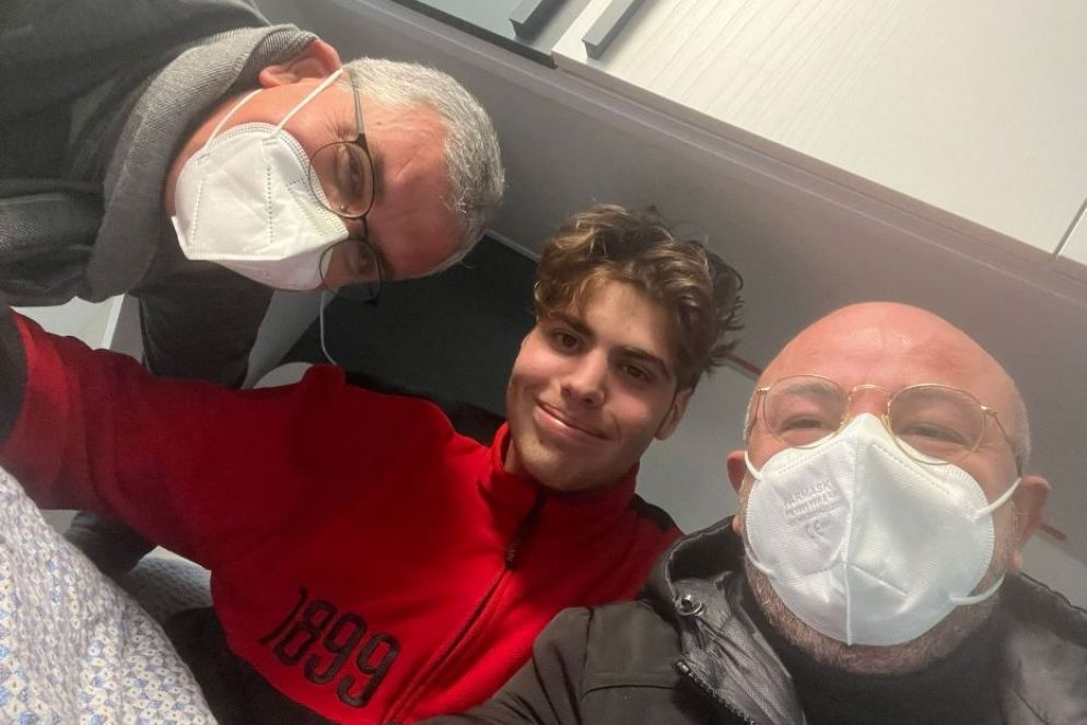 Saverio con i sacerdoti che hanno scritto al Papa per parlargli di lui - .