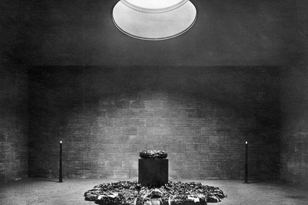 Berlino, la Neue Wache trasformata in memoriale della Grande Guerra (1931) - .