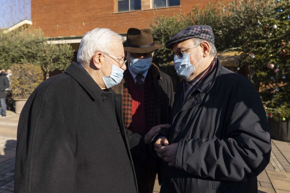 Il cardinale Bassetti con i giornalisti di "Avvenire" a Milano - Fotogramma