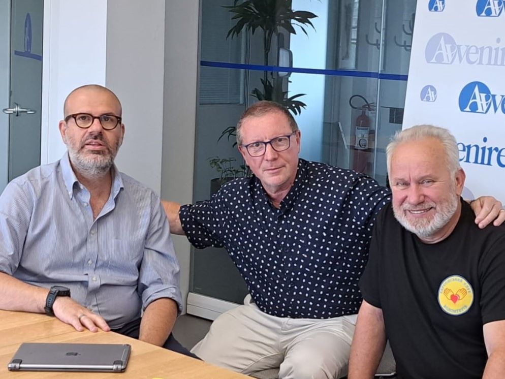 Un momento dell'intervista. Da destra Volodymyr Sahaidak, Andrea Noto (referente dell'associazione parrocchiale di Cormano "Ukrainitaly") e il giornalista Nello Scavo - Avvenire