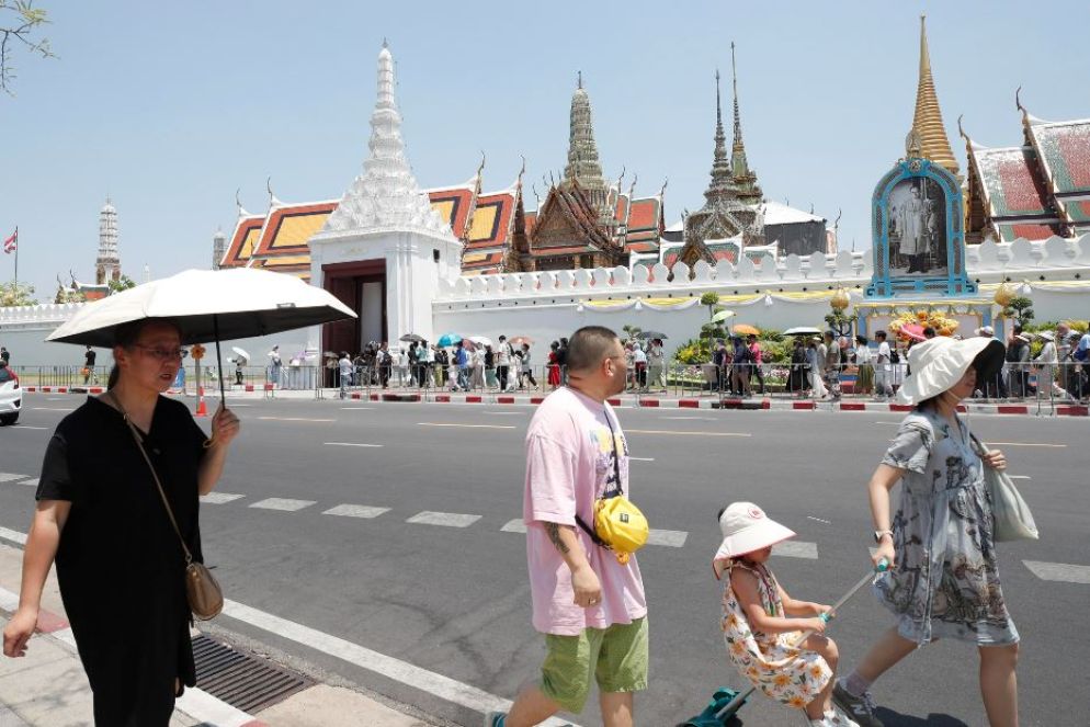 Turisti cinesi a Bangkok - ANSA
