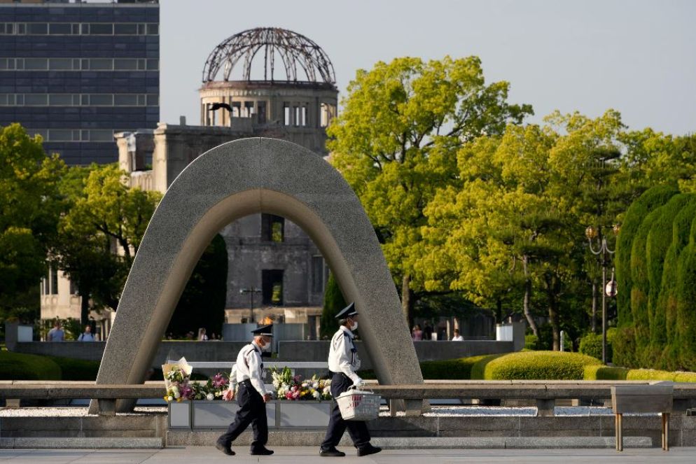 Il memoriale della pace a Hiroshima in Giappone. Sullo sfondo la cupola della bomba atomica - Ansa