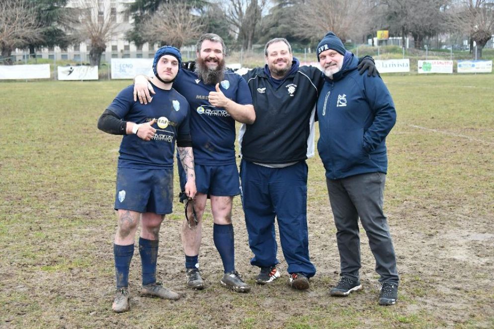 L'ex rugbista e allenatore Marco Evoldi (terzo da sinistra) - .