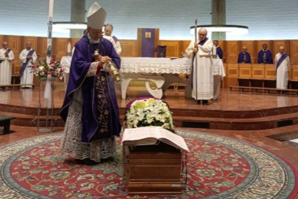 La Spezia: un momento delle esequie di don Savoca, presiedute in Cattedrale dal vescovo Palletti - foto diocesi La Spezia