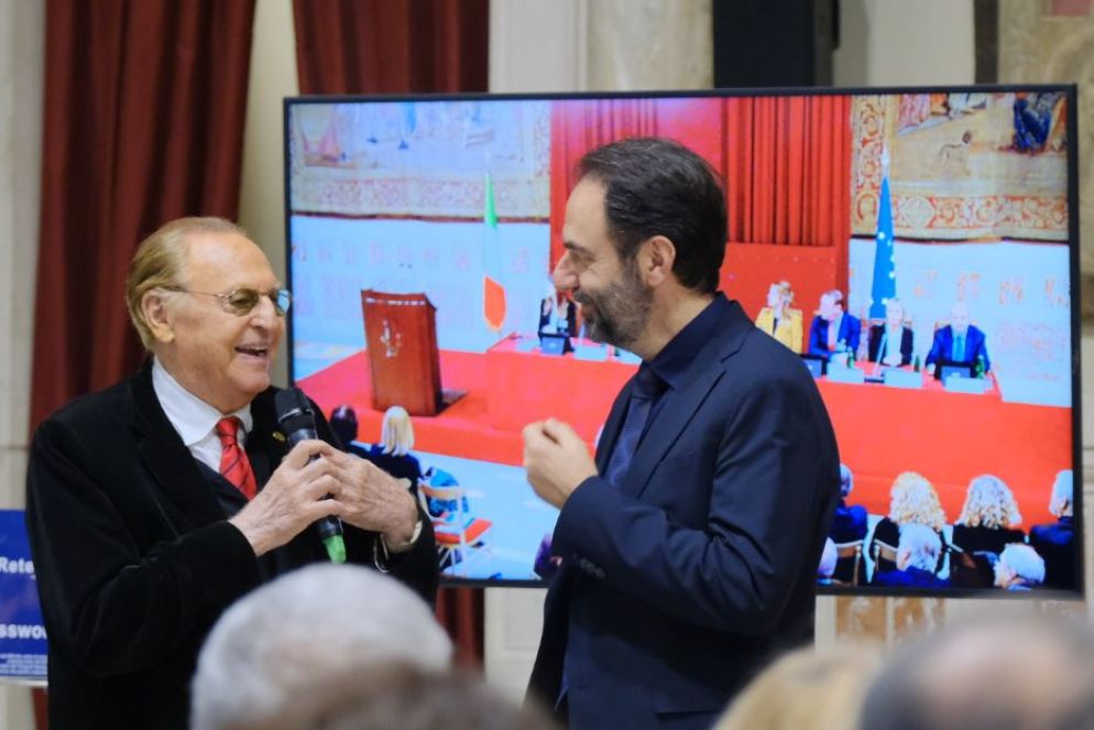 Renzo Arbire e Neri Marcoré, testimonial della Lega del Fillo d'Oro, durante la celebrazione alla Camera