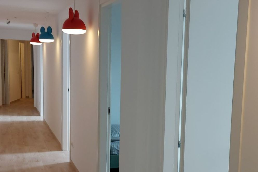 Il corridoio tra le camere - .