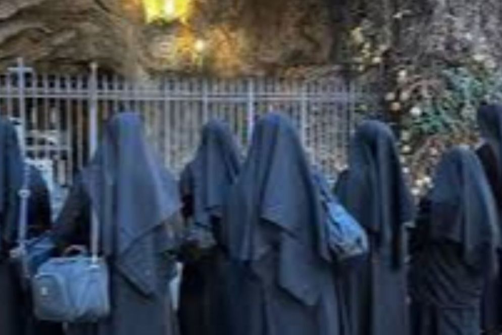 Le religiose argentine in preghiera nei Giardini Vaticani - Vatican Media