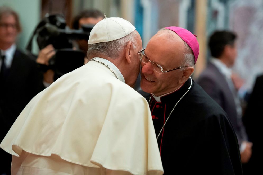 Monsignor Nunzio Galantino con il Papa