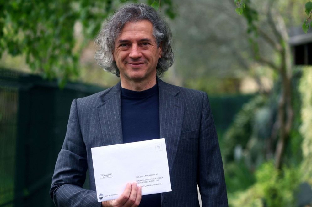 Rober Golob esulta in video dopo la vittoria - Reuters