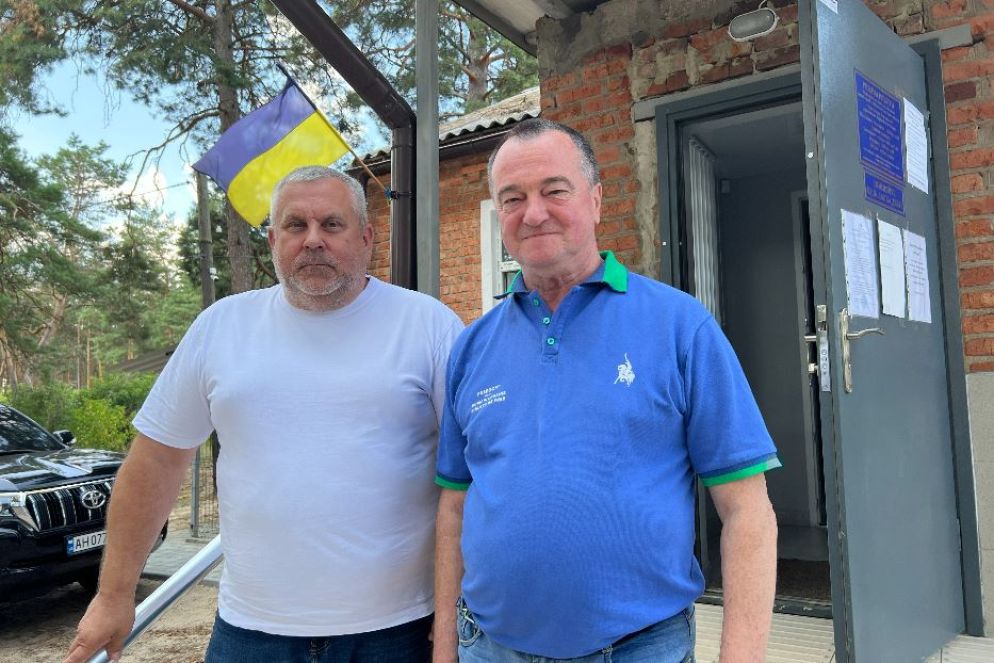 Il vicesindaco Igor Cusmenko e il sindaco Mykola Sikalenko che amministrano gli abitati di Tsyrkuny e Ruski Tyshky lungo il fronte intorno a Kharkiv - Gambassi