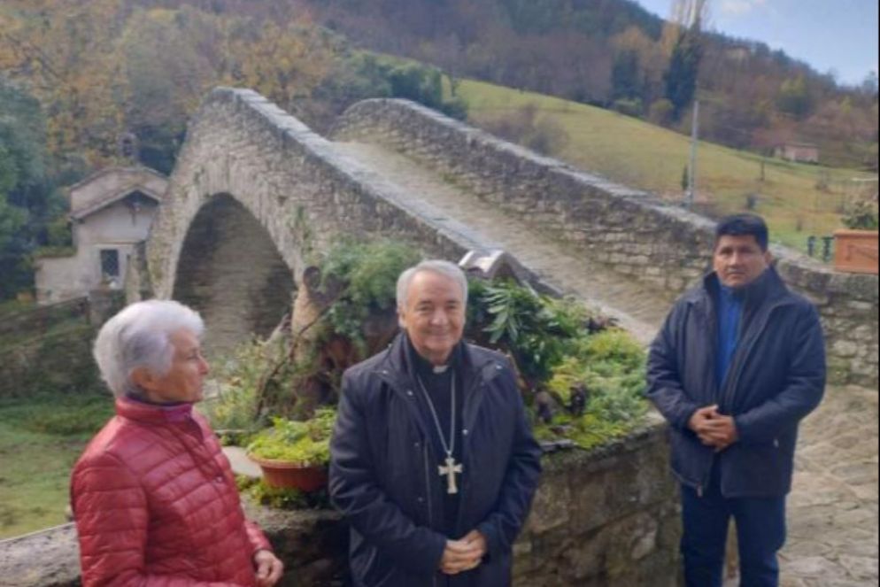 Il vescovo di Forlì-Bertinoro, Livio Corazza, in visita a Portico di Romagna e ai suoi presepi - .