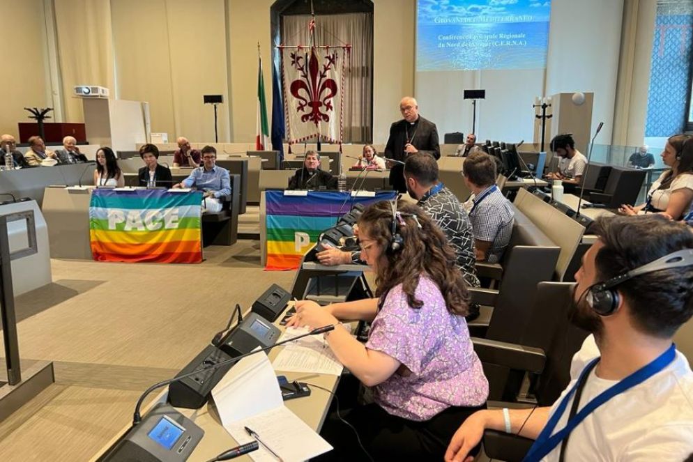 Il Consiglio dei giovani del Mediterraneo in Palazzo Vecchio a Firenze con l'arcivescovo Baturi, il cardinale Betori e il sindaco Nardella - Gambassi