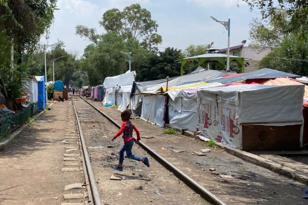 Uno degli accampamenti delle persone migranti a Città del Messico - Avvenire, Chiara Vitali