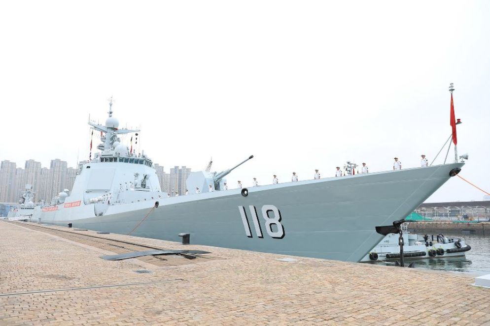 Una nave dell'esercito cinese - Ansa