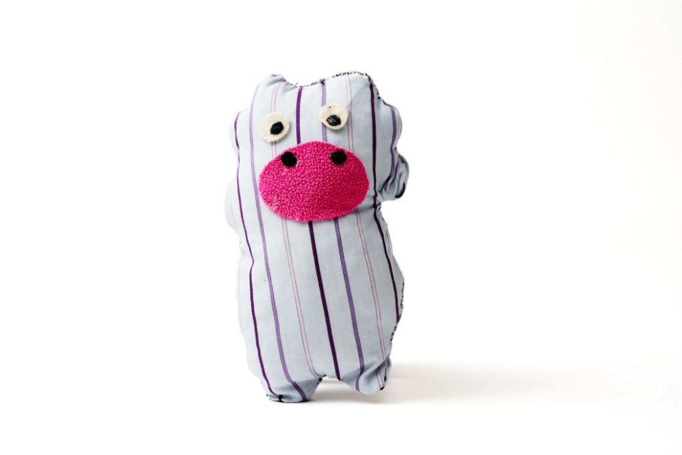 Un pupazzo di pezza per consolare il fratellino dopo la morte del padre in un’imboscata - War Childhood Museum