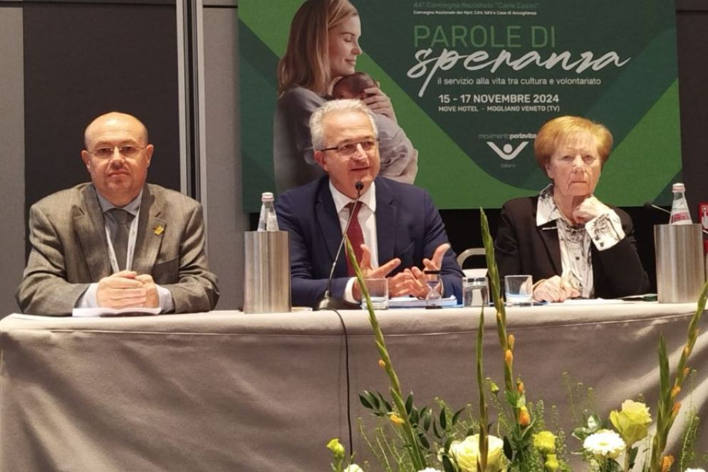 Uno dei seminari formativi al convegno di Mogliano. Al centro Domenico Menorello; a destra, Bruna Rigoni - Foto Mario Sansalone