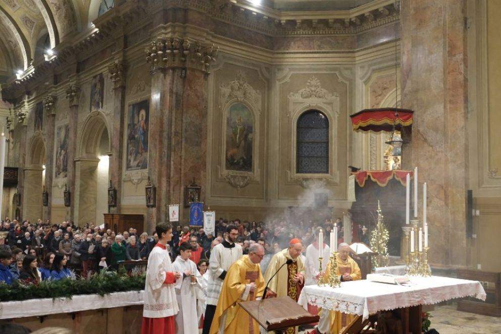 Olgiate Comasco: la Messa presieduta dal cardinale Cantoni nel centenario della consacrazione della chiesa parrocchiale - foto Giulia Grisetti
