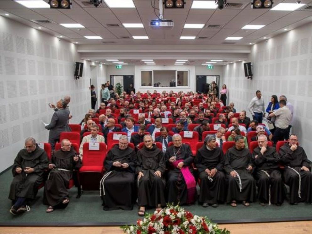 L'interno del nuovo teatro a Gerusalemme - Custodia di Terra Santa