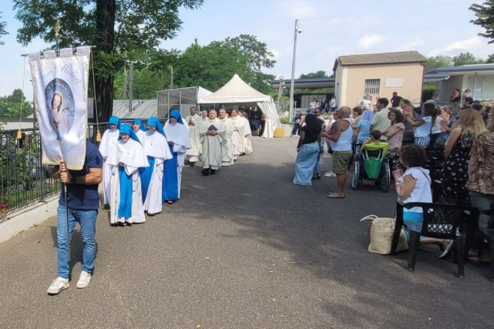 La processione del fine settimana al santuario di Maria Rosa Mistica - Riccardo Caniato