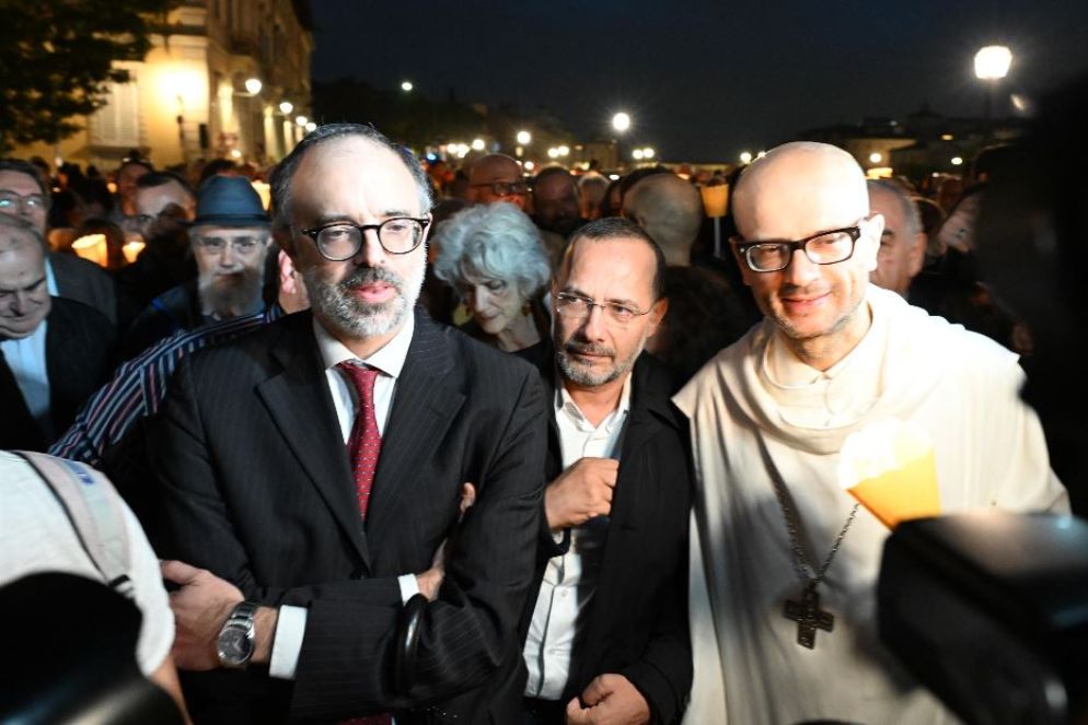 Alla fiaccolata per la pace il rabbino Gadi Piperno, l'imam Izzedin Elzir e dom Bernardo Gianni - Ansa