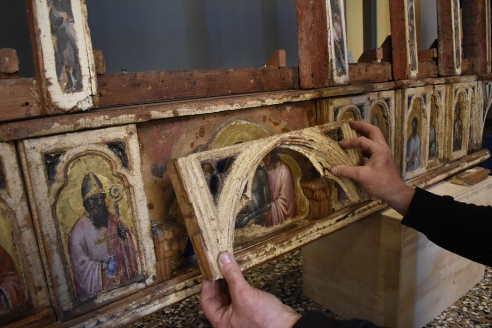 Un momento del restauro della predella del Polittico del Battistero di Padova, opera di Giusto de' Menabuoi - Mauro Magliani