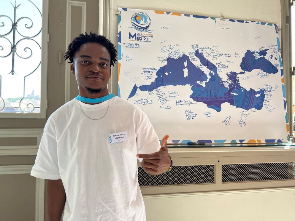 Simiao Jorge Nhanale, originario dell'Algeria, che ha scelto di restare nel suo Paese anche se è laureato e parla sei lingue - Gambassi