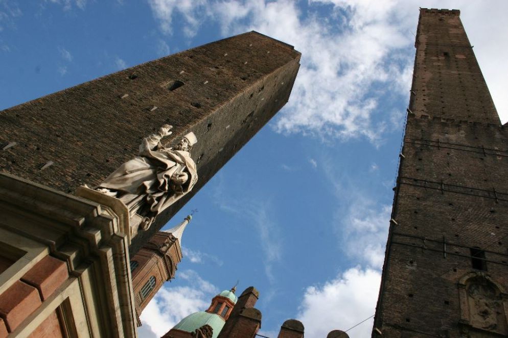 Garisenda ed Asinelli, le due torri simbolo di Bologna - Tentori
