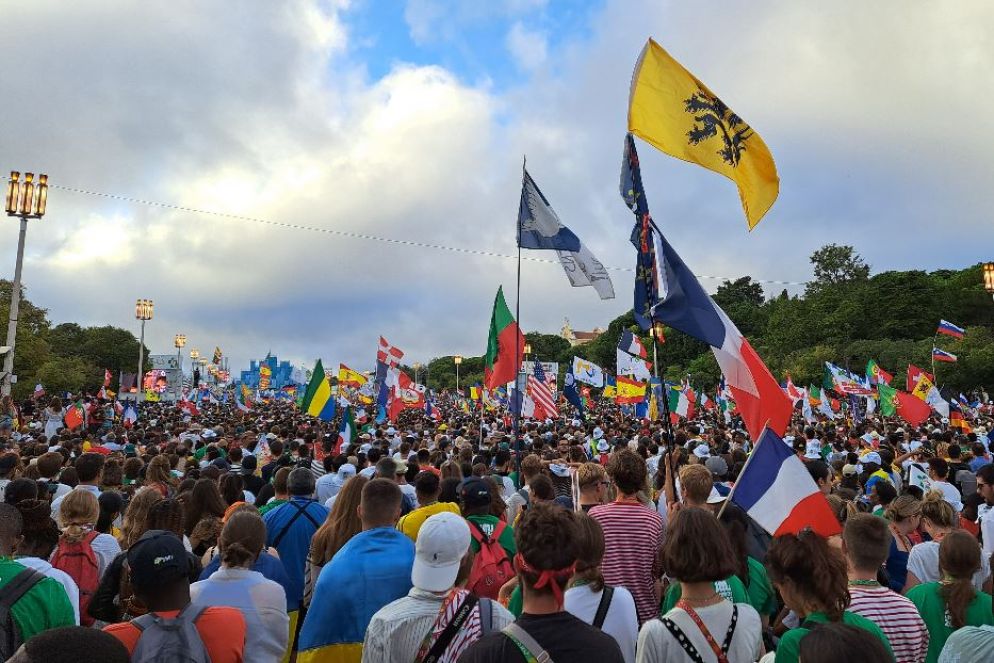 I giovani alla Collina dell'incontro alla Messa di apertura della Gmg di Lisbona 2023 - Liut