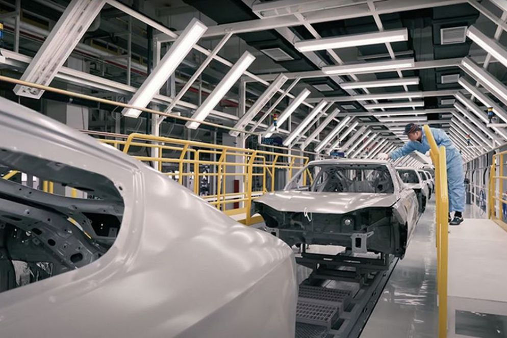 Una linea di produzione di auto in Cina - IMAGOECONOMICA