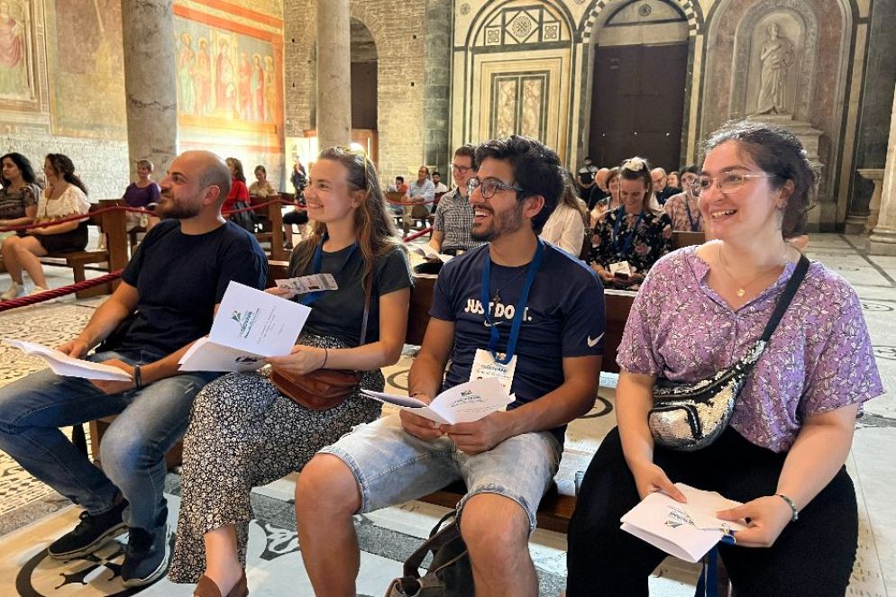 Alcuni ragazzi che fanno parte del Consiglio dei giovani del Mediterraneo a Firenze lo scorso luglio - Gambassi