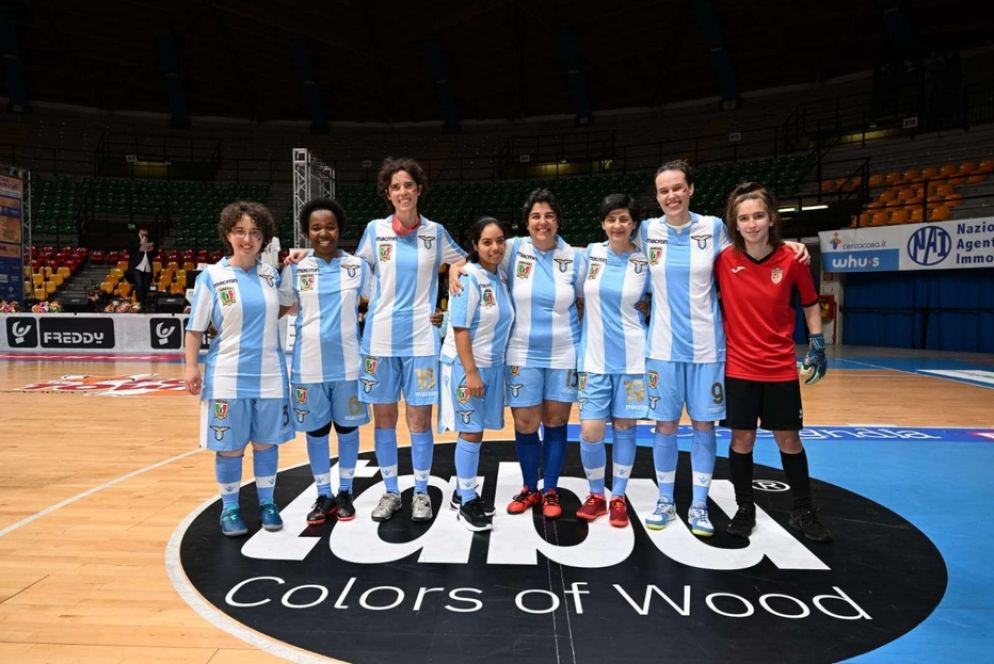 La Sister Football Team la prima Nazionale al mondo composta da suore e religiose Sotto: suor Annika Fabbian, punta di diamante della squadra - .