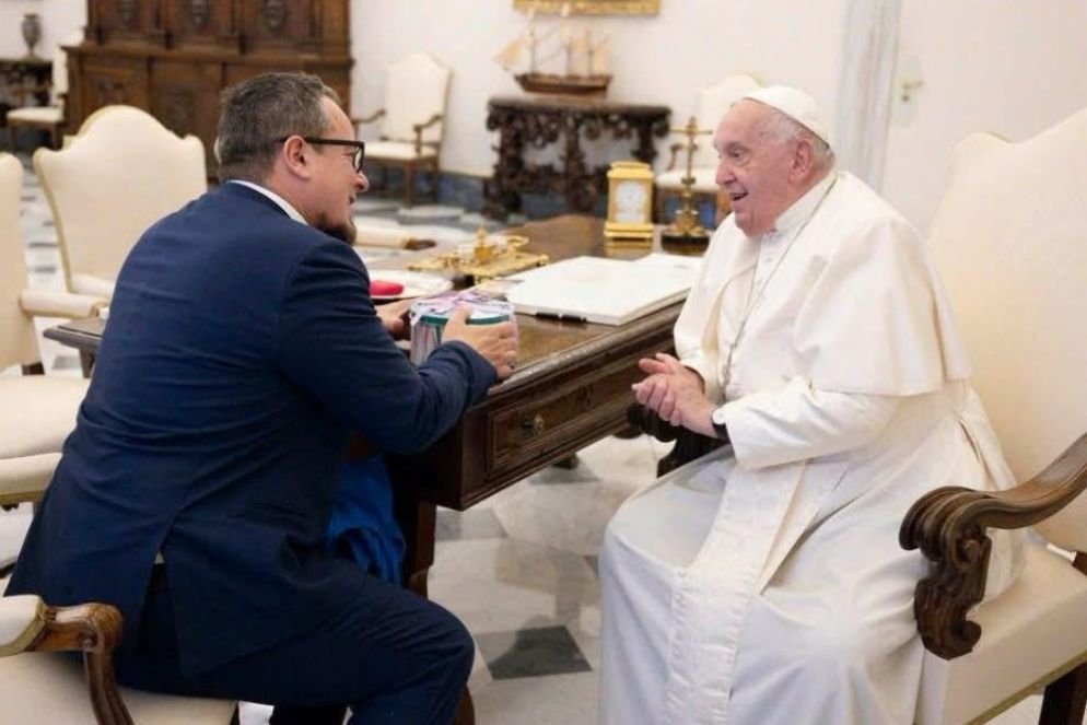Adriano Bordignon con il Papa durante un'udienza privata - Foto Vatican Media