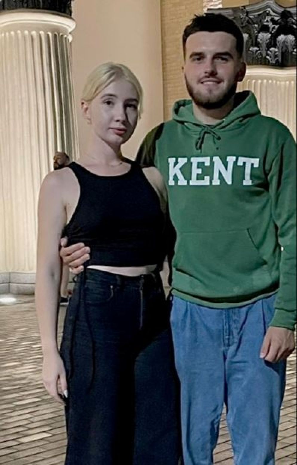 La 23enne Vialietta Shovkova con il marito Oleksiy, catturato dai russi e malato di tumore - Associazione difensori Azovstal